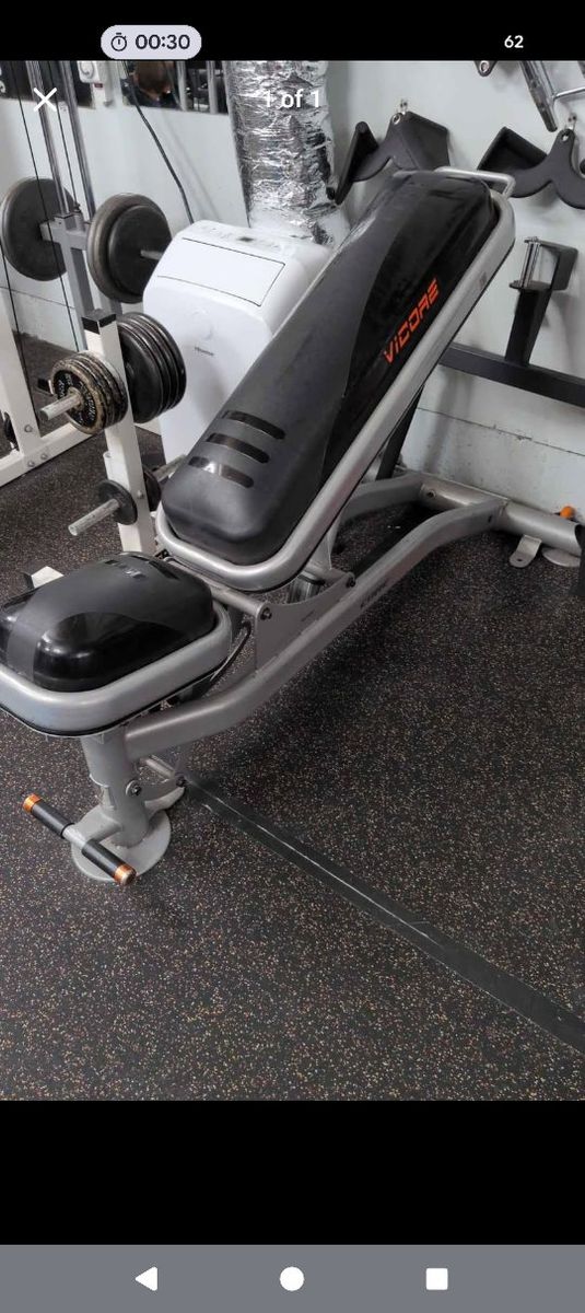 Vicore adjustable weight bench