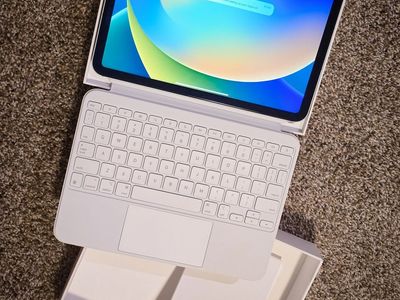 Like New 10th Gen IPad + Keyboard