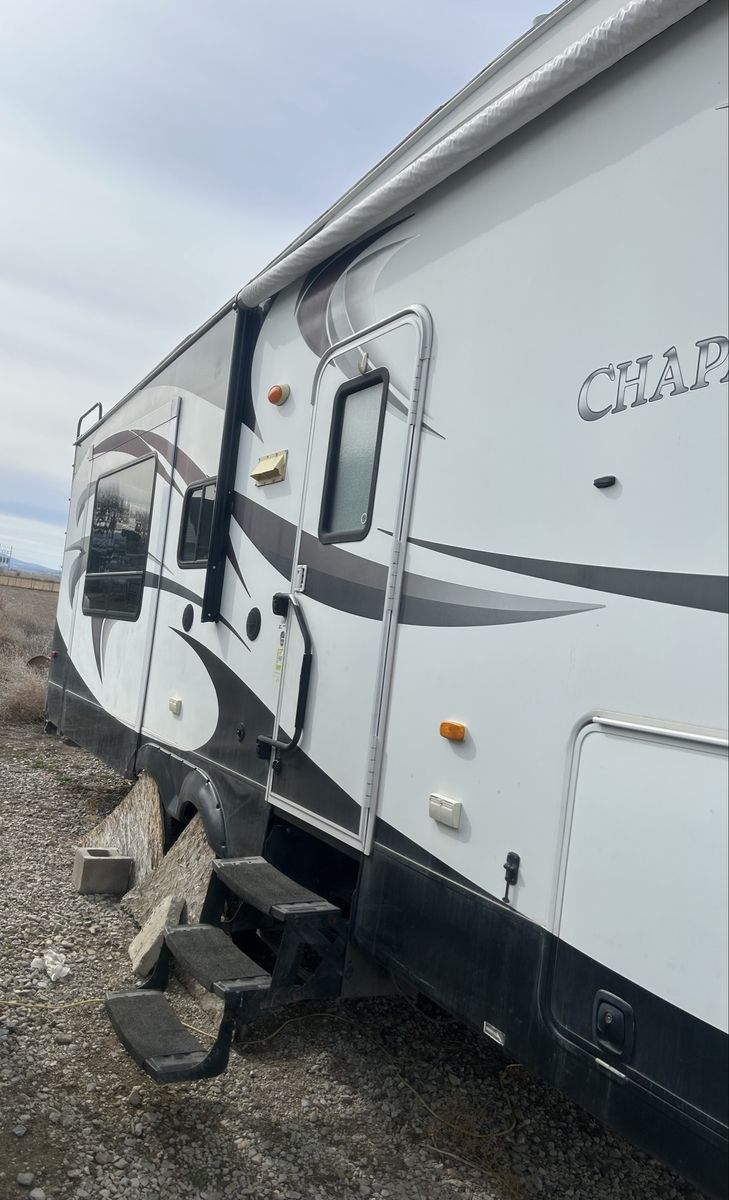 Coachmen Chaparral 5th Wheel Travel Trailer RV with Multiple Slide-Outs
