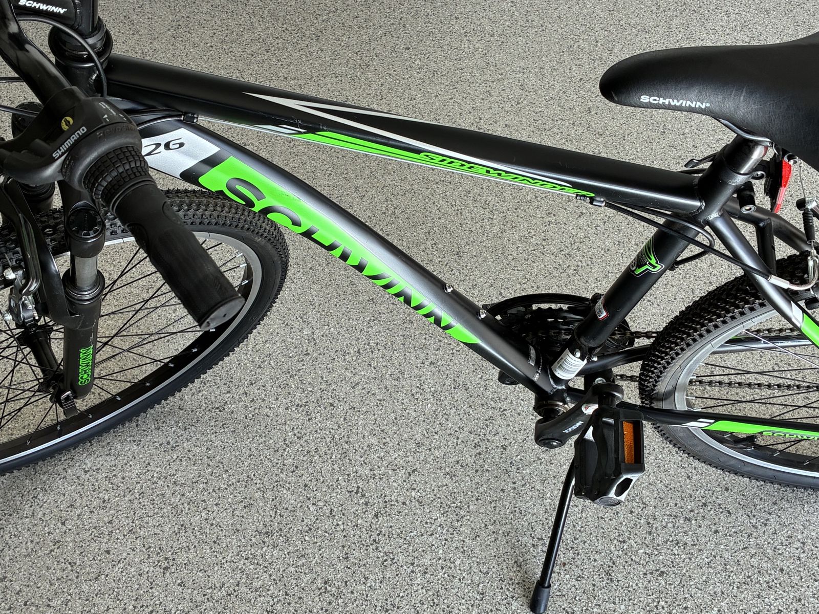26 Mens Schwinn Mountain Bike