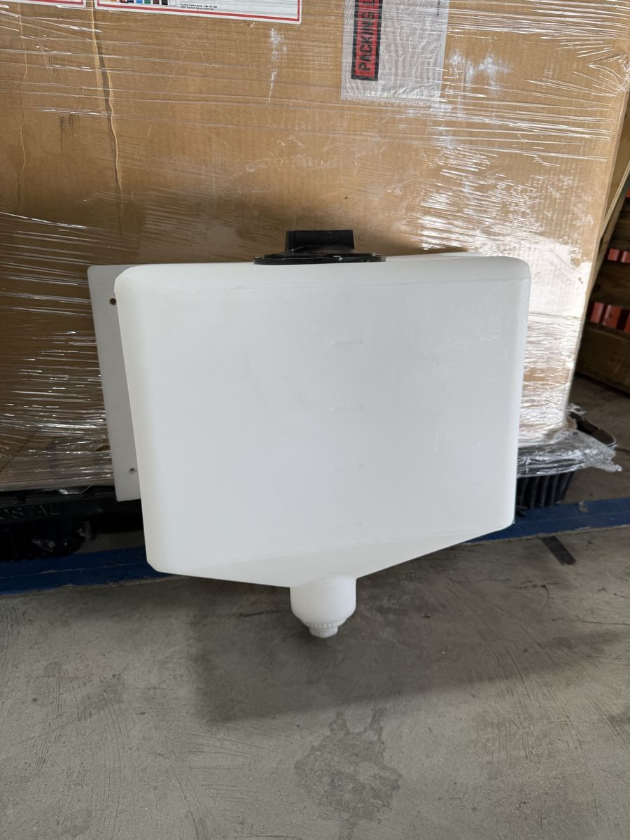 10 Gallon Cone Bottom Poly Tanks - New