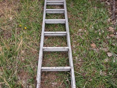 Aluminum Extension Ladder - Durable, Lightweight, and Versatile