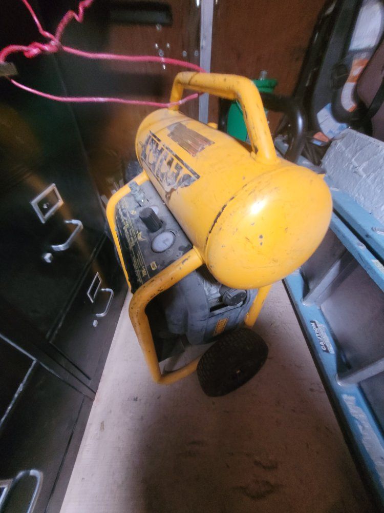 DEWALT 200 PSI 15 Gallon compressor