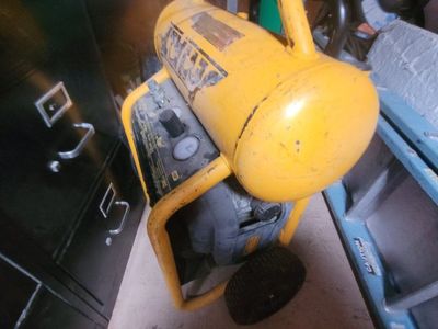 DEWALT 200 PSI 15 Gallon compressor