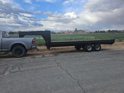 20 Ft Gooseneck Flatbed Trailer