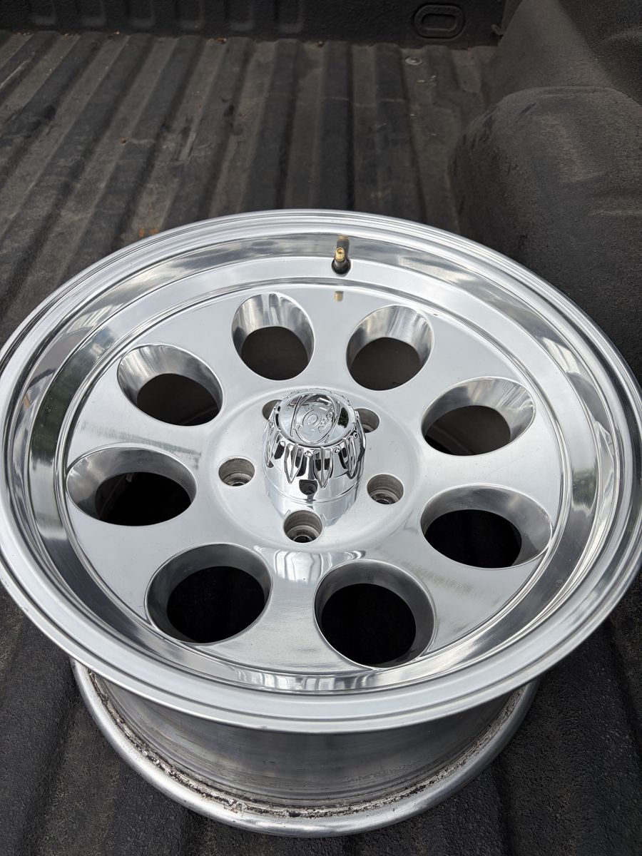 Polished Aluminum Alloy Wheel Rim with Center Cap