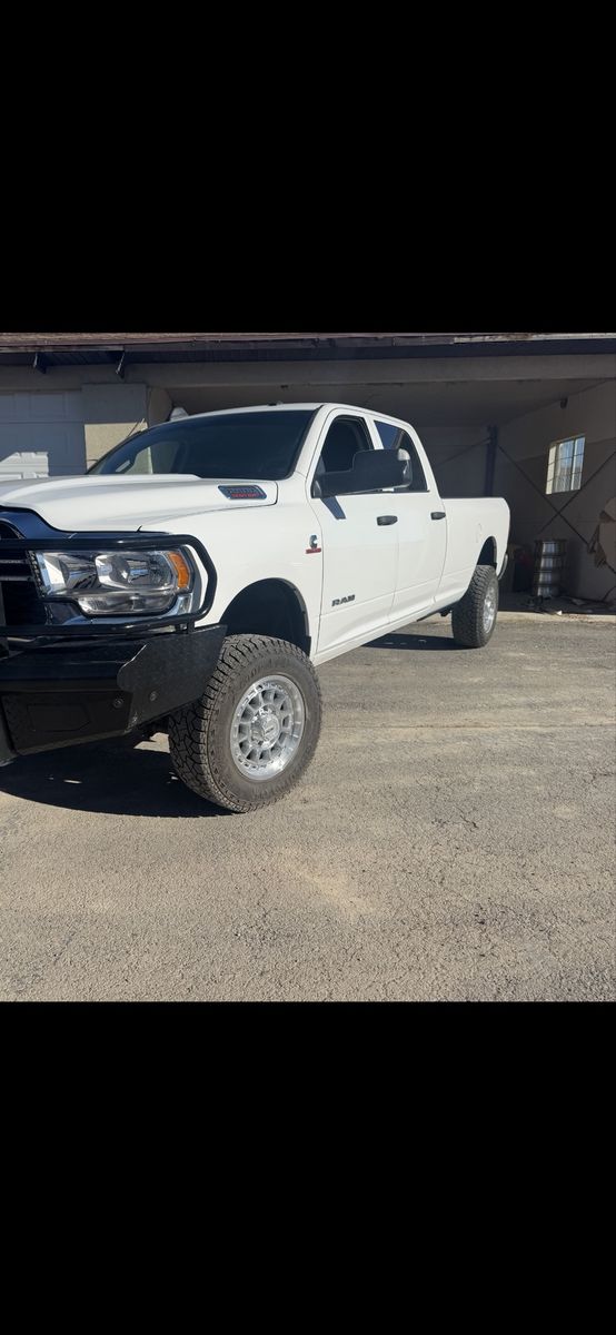 8x6.5 18 Inch Wheels And Tires For TRADE