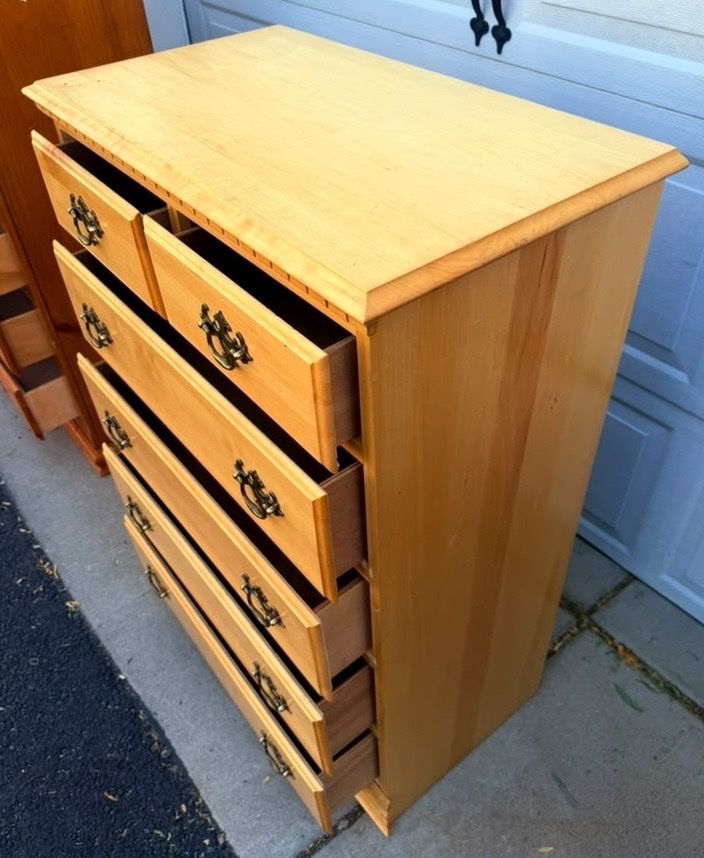 Main image 3