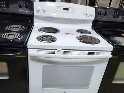 BEAUTIFUL WHITE GE COIL TOP RANGE! W-WARRANTY