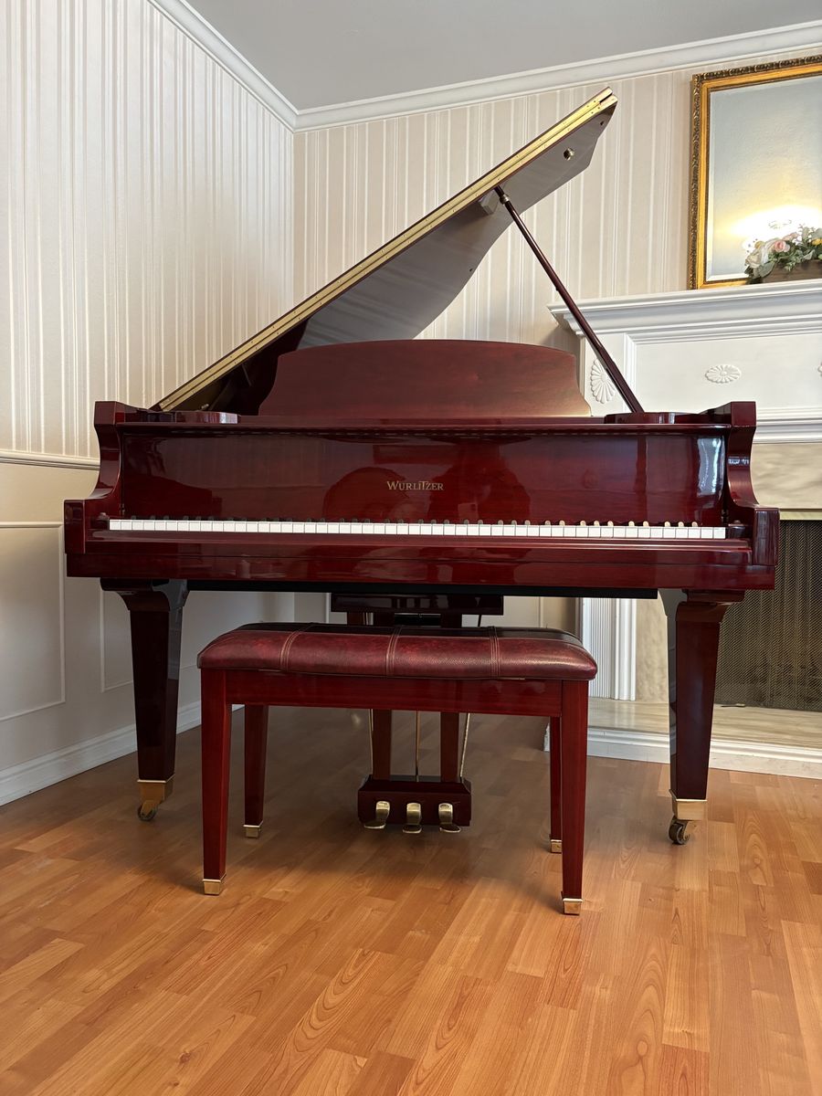 Grand Piano w/ Bench