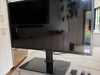 32” LG flatscreen TV