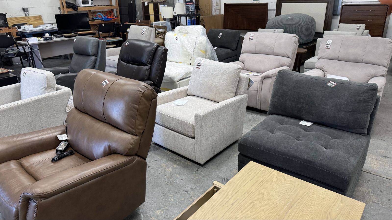 Chair table furniture all for Sale %85 off