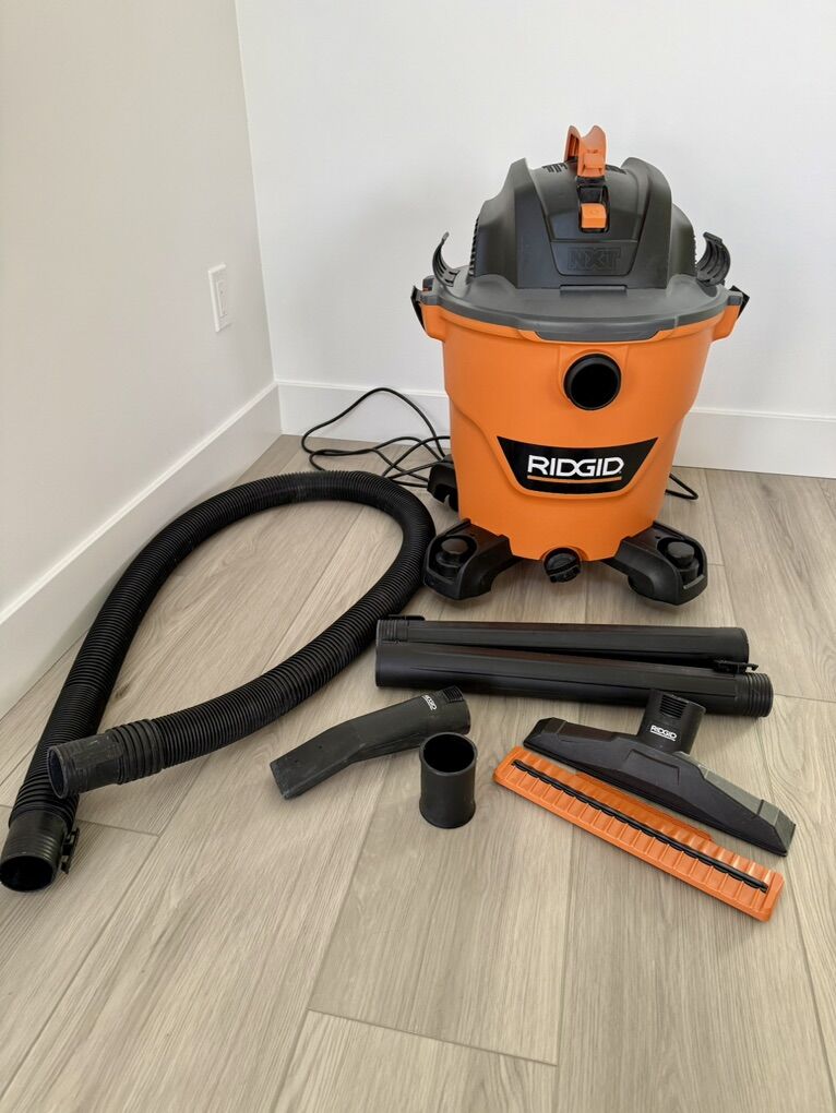 Practically New Rigid 12 Gal Wed Dry Vac