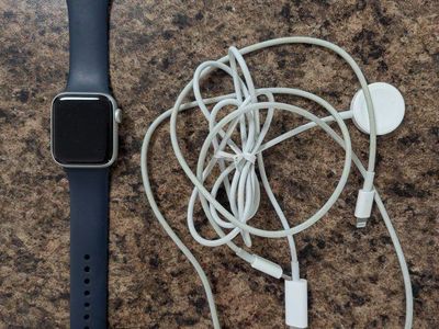Apple Watch SE (1st Gen) - Silver with Navy Blue Band