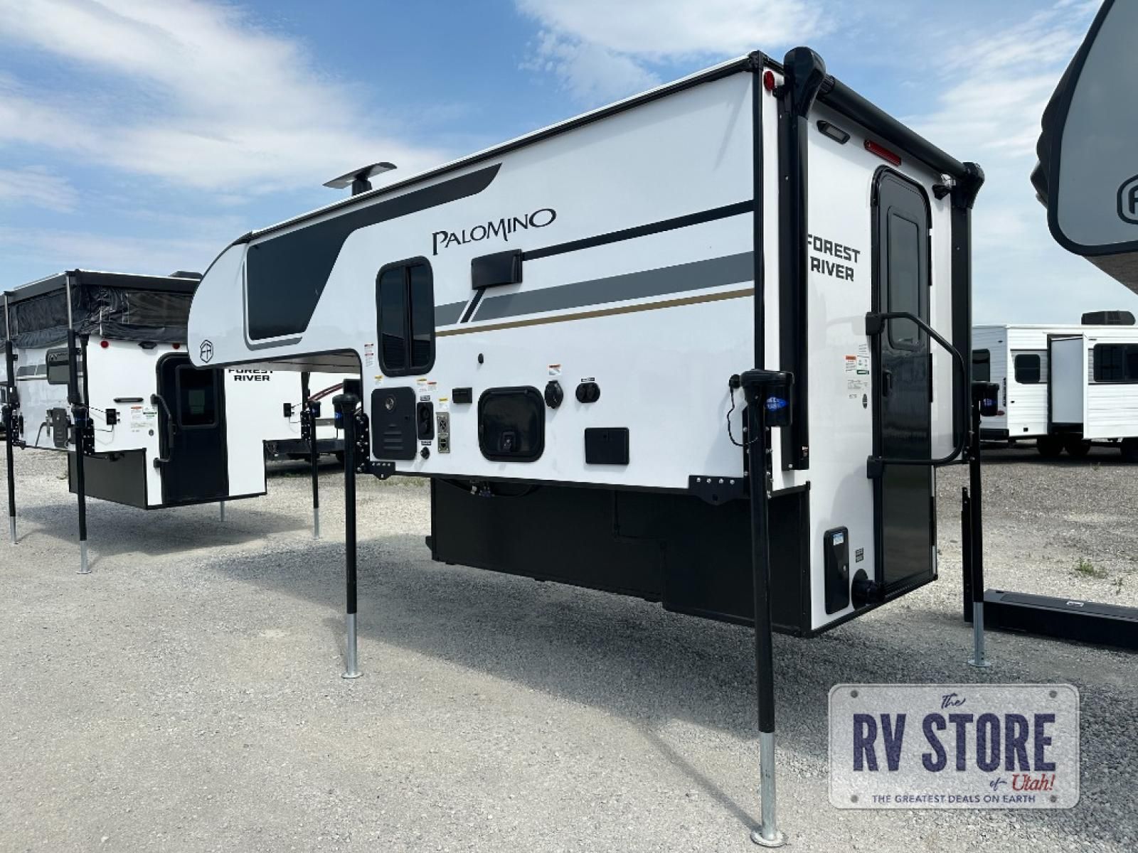 2027 Palomino Backpack Edition HS-750 Truck Camper