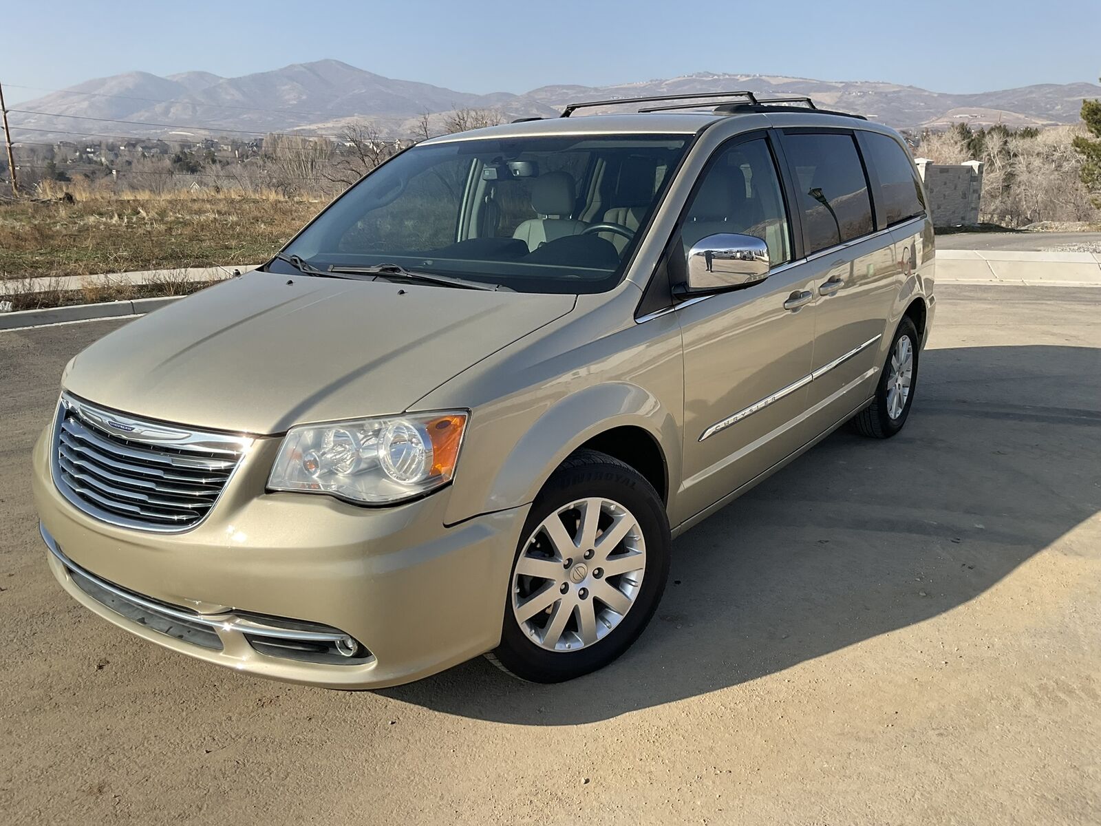 2011 Chrysler Town and Country Touring-L