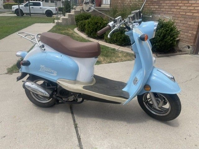 Wolf Islander Scooter (Gas)