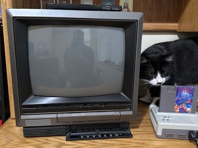 Panasonic 13" PV-M1328 CRT TV Television Monitor VCR / VHS Player *kind of functioning*
