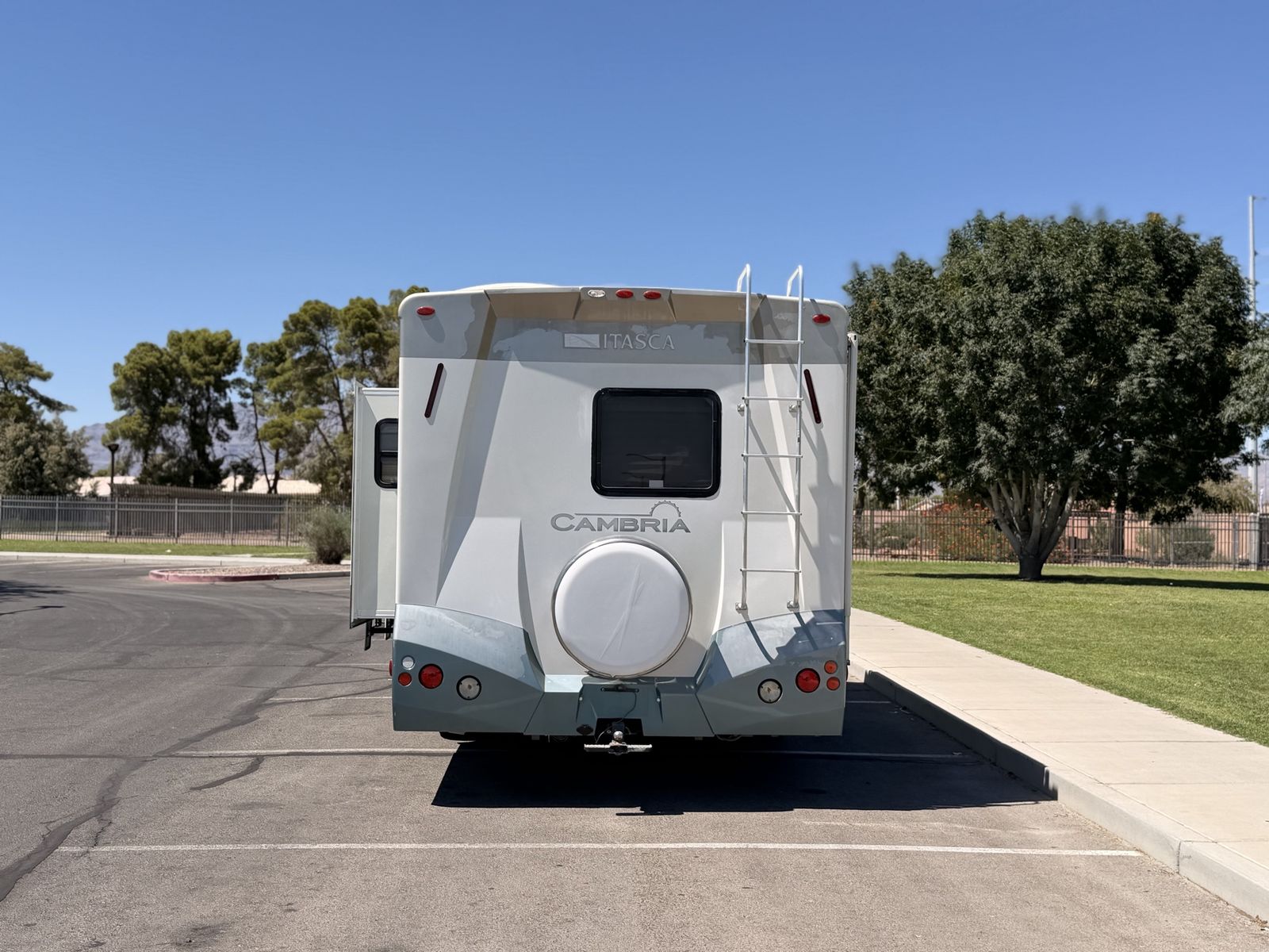 Main image 6