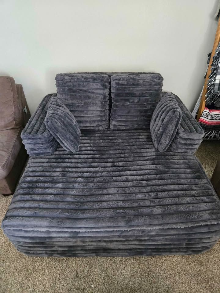 Gray Fuzzy Daybed Sofa