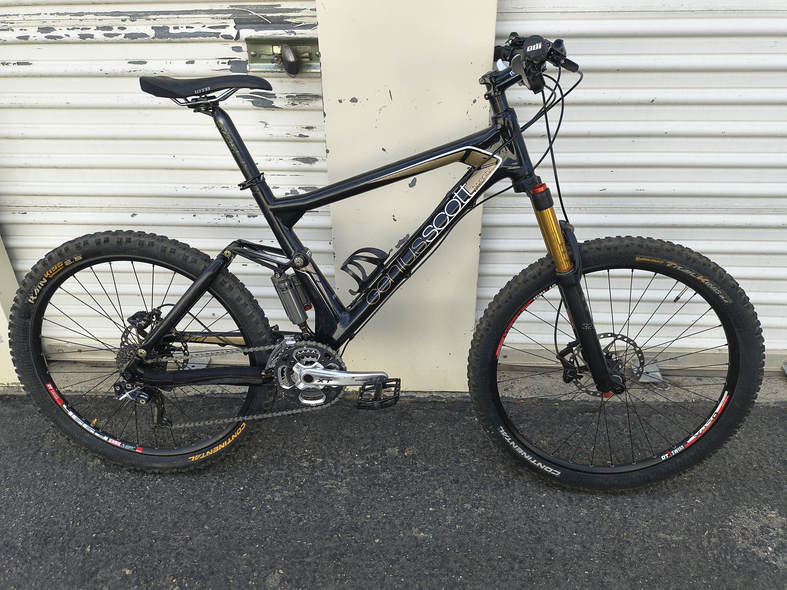 SCOTT GENIUS 20 FULL CARBON FULL SUSPENSION DOWNHILL BIKE