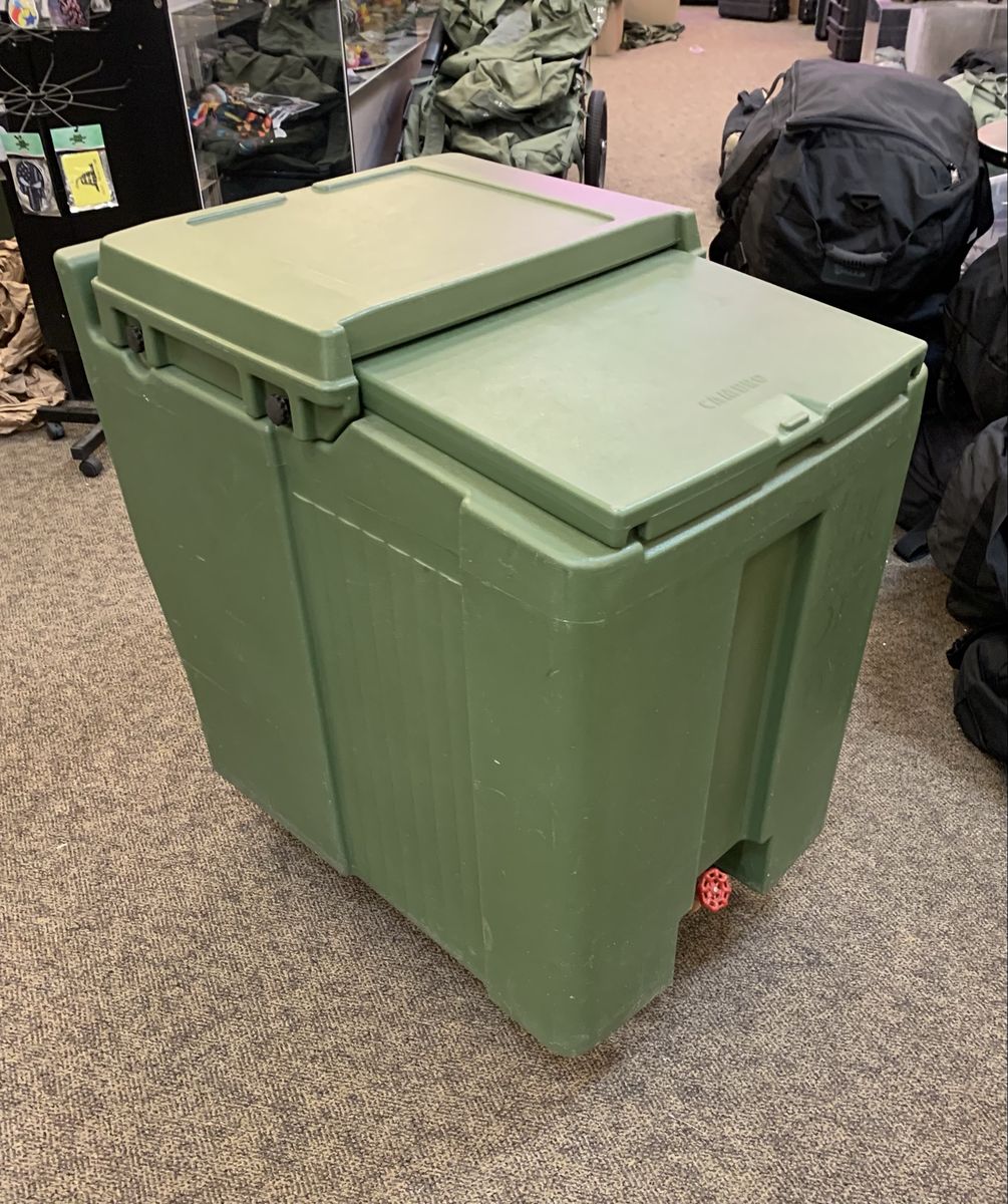 Cambro 175lb Capacity Ice Caddy Rolling Drink Cooler/Ice Chest