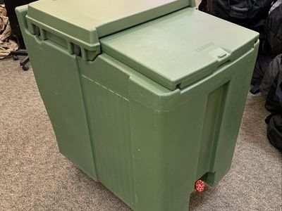 Cambro 175lb Capacity Ice Caddy Rolling Drink Cooler/Ice Chest