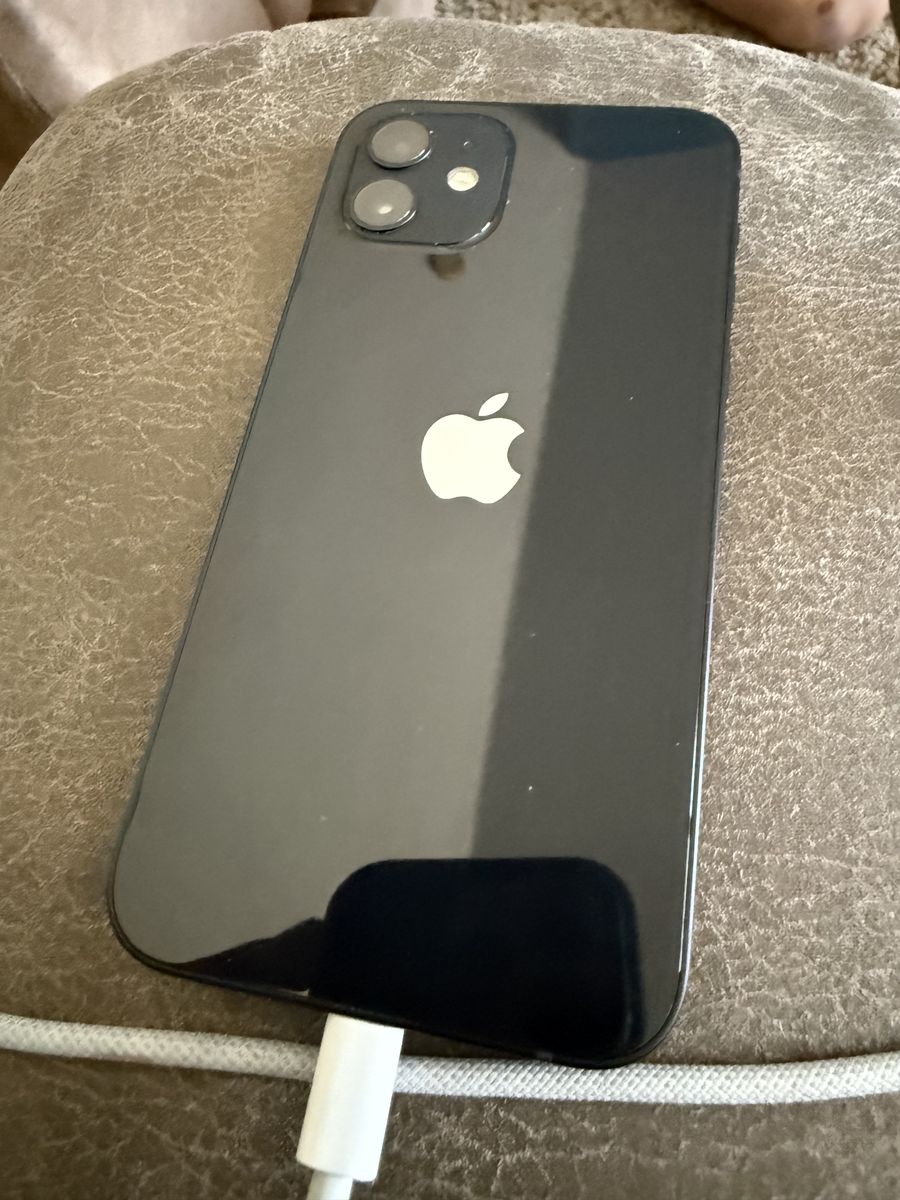 Iphone 12 64 gig (Unlocked)