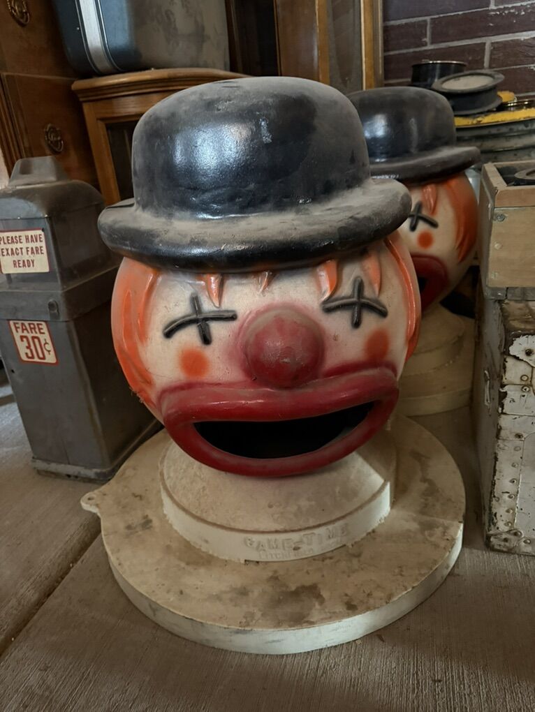 Game-Time Clown Head Trash Topper From Lagoon