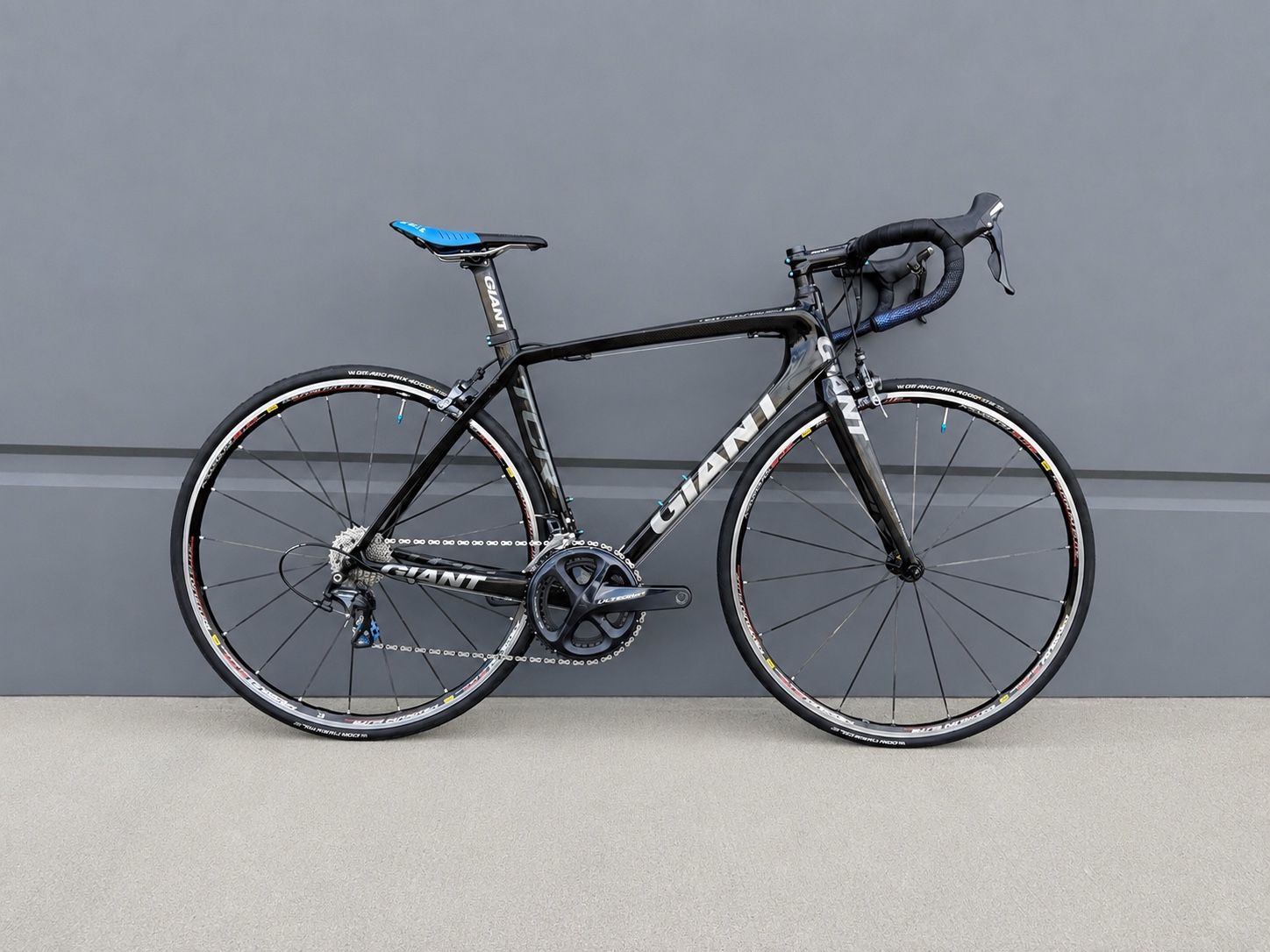 Giant TCR Advanced SL 2 Carbon Road Bike – Ultegra 11-Speed – Medium