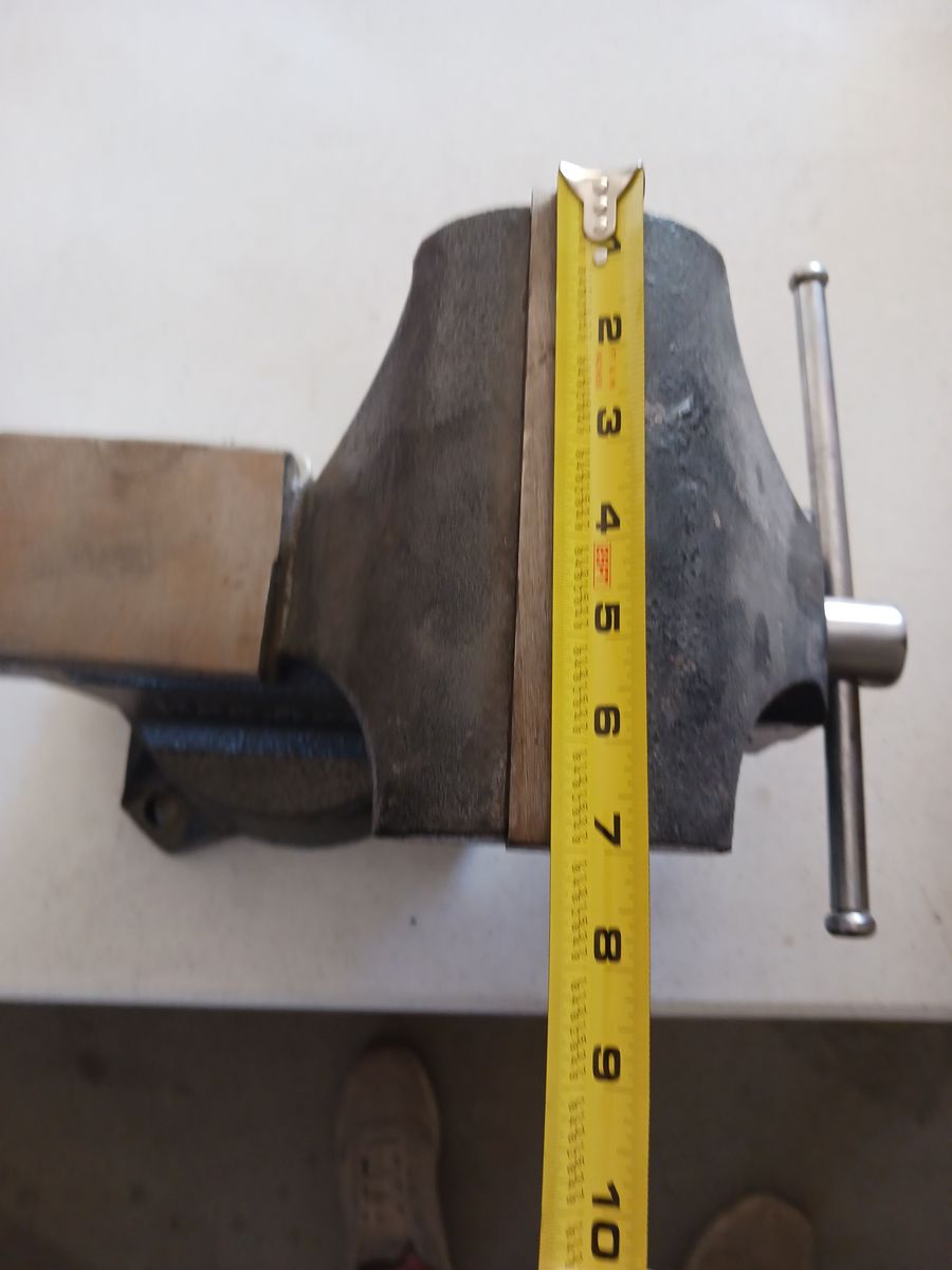 7-Inch Heavy-Duty Bench Vise 40$