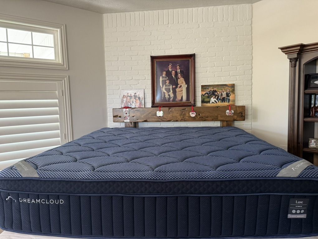 Good as New! Dreamcloud King Pillowtop! Only $350