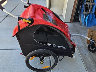 Burley HoneyBee kids trailer