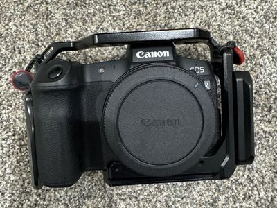 Canon EOS R Camera SmallRig Cage + Straps