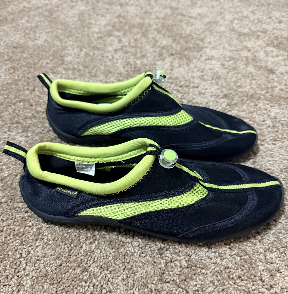 Men’s Size 7/8 Water Shoes