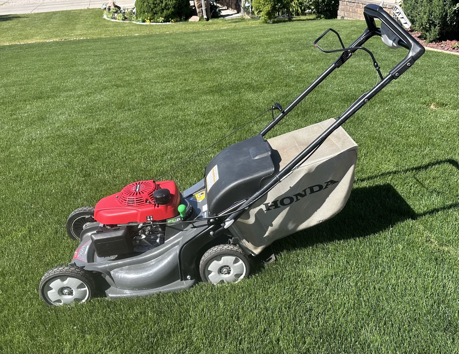 Honda HRX 217 vka 21" Self-Propelled Gas Lawn Mower.