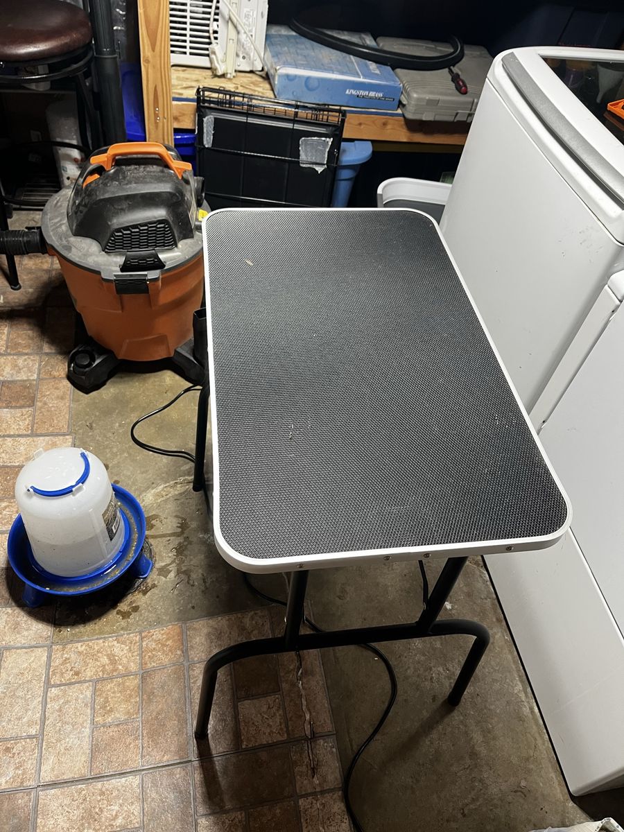 Grooming TAble And  Dog Crates