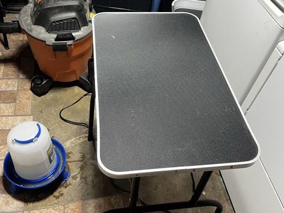 Grooming TAble And Dog Crates