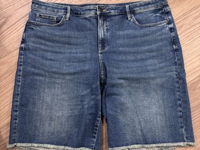 NWOT NYDJ Shorts (not your daughters jeans brand) Size 18 Frayed Hem