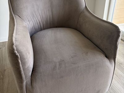 Cozy Gray Barrel Swivel Accent Chair - Used/Perfect Condition, Stylish & Comfortable