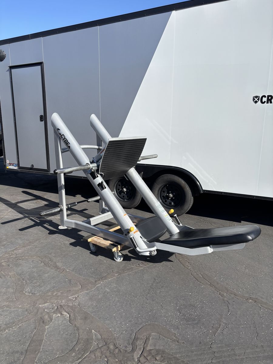 $6000 Cybex Leg Press