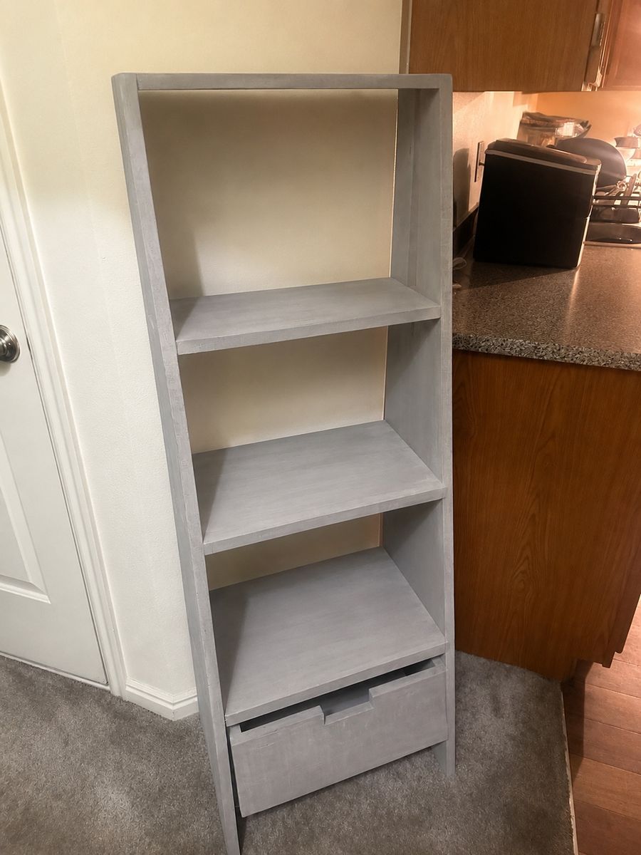 Ladder shelf