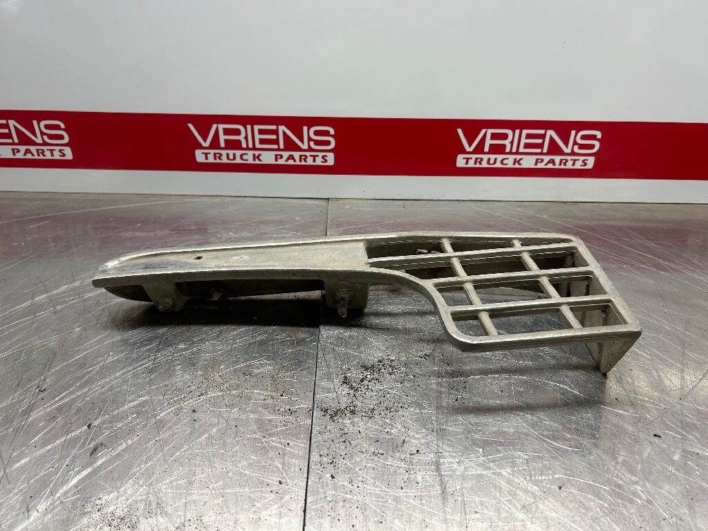 Used Peterbilt 378 Left Front Step-Fender, Part # 15-06245