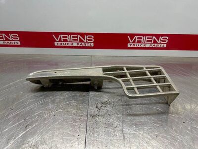 Used Peterbilt 378 Left Front Step-Fender, Part # 15-06245