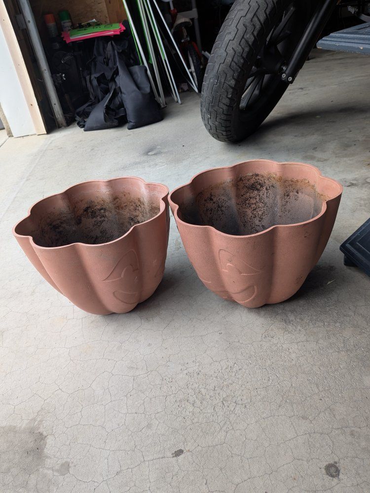 pots for flowers or gardening