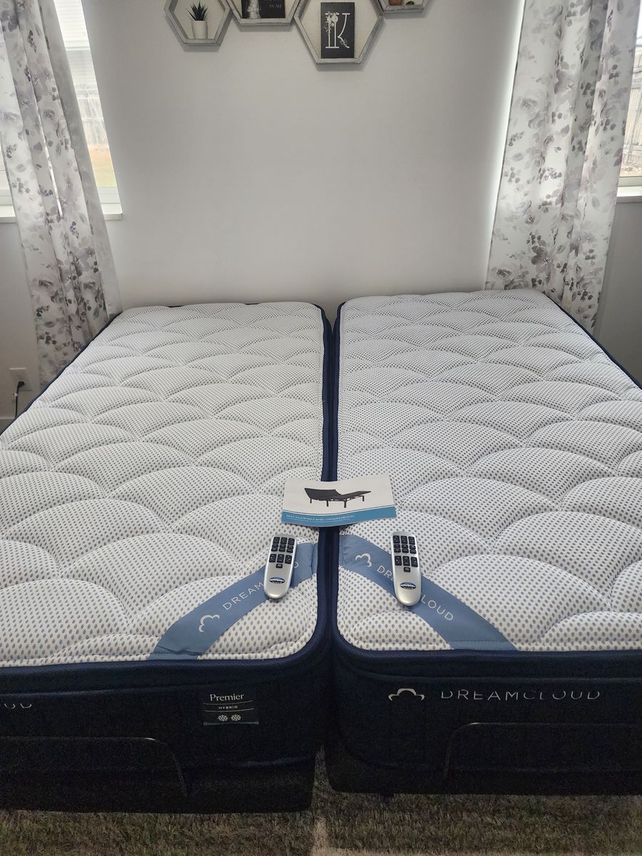 Dreamcloud Premier Hybrid Split King Mattress Set With Ergomotion Power Adjustable Bases, Like New