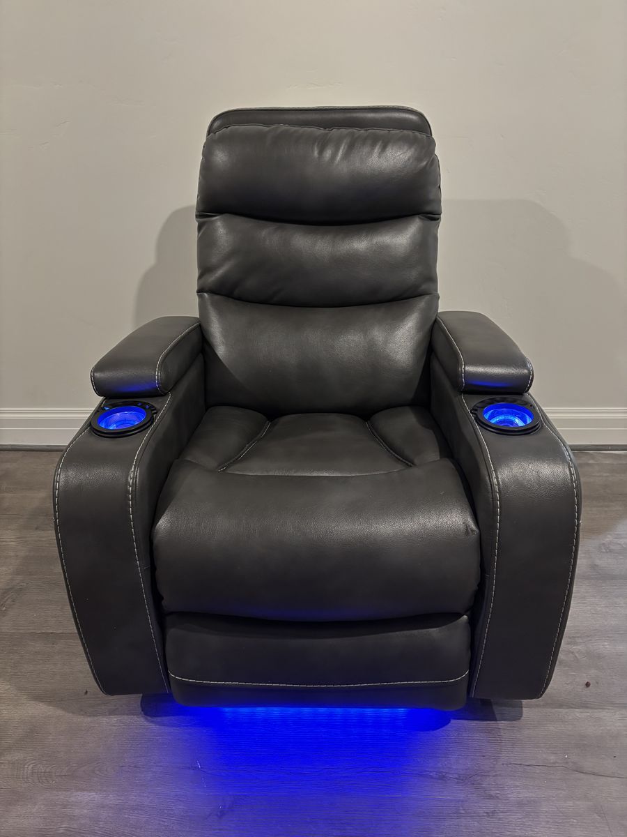 Movie theatre style chair