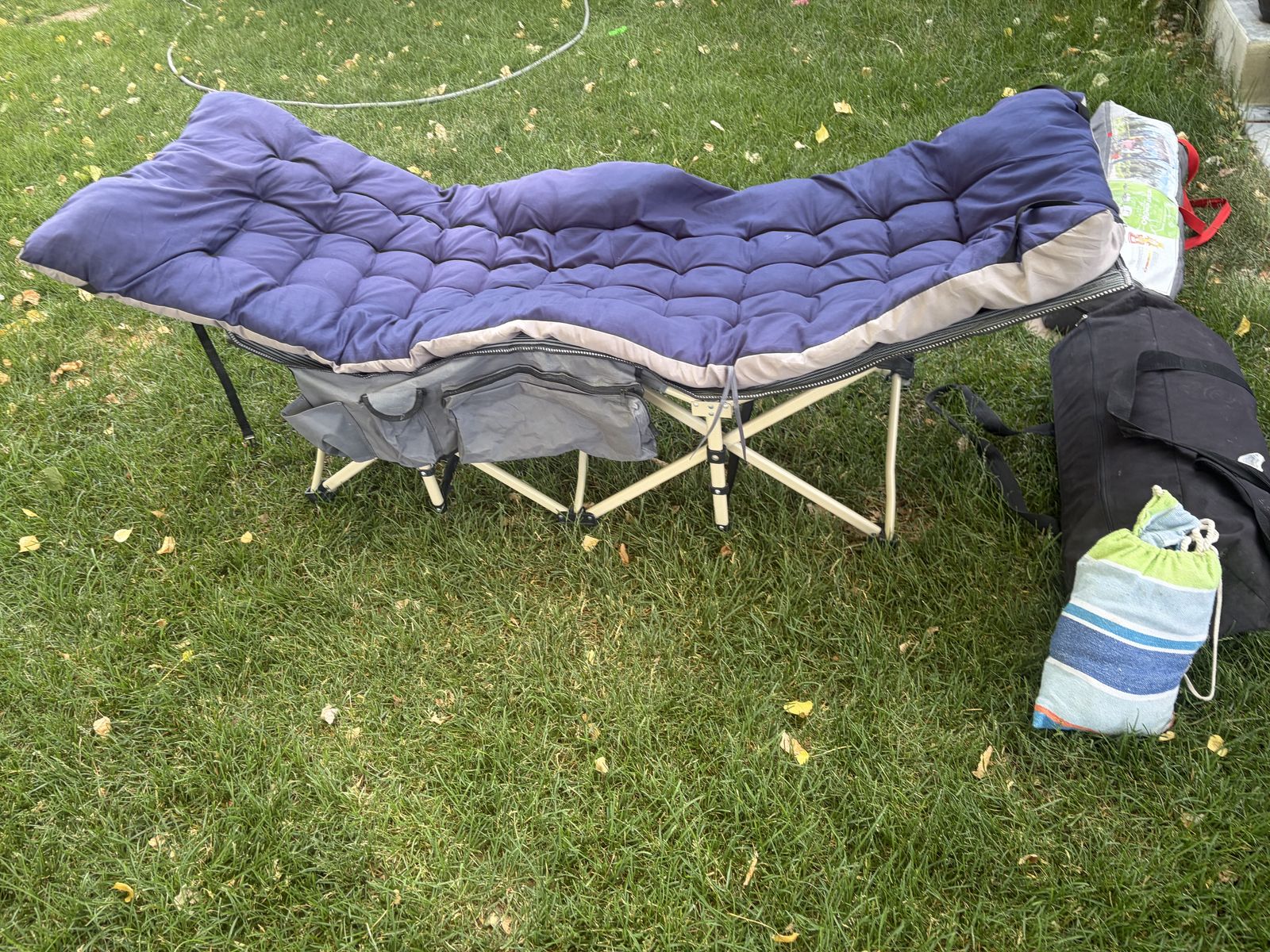 Folding camping cot