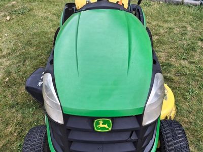 John Deere D110 riding Lawn Mower 19.5 HP