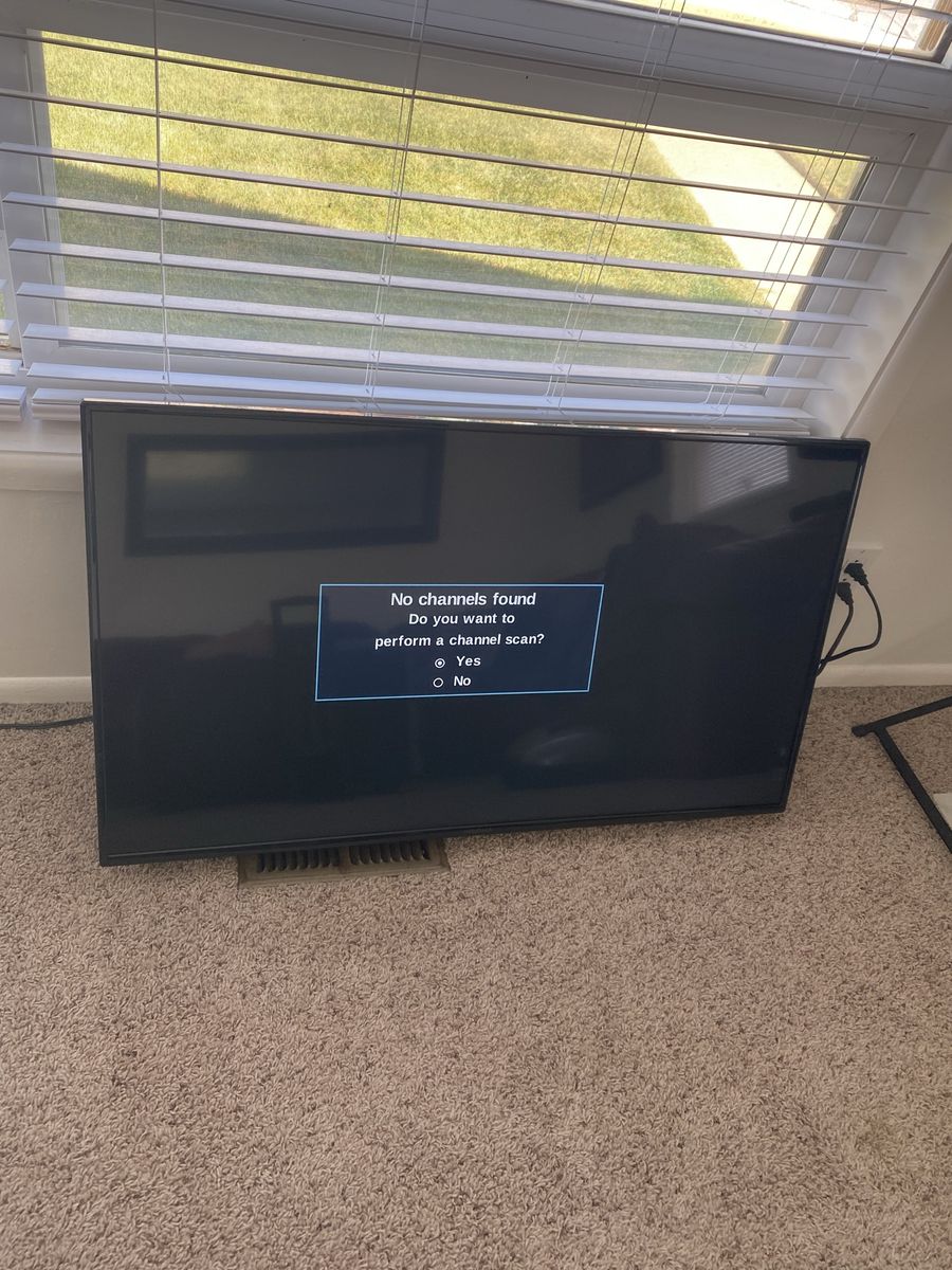 Insignia 43-inch 1080p LED HDTV with Wall Mount - Excellent Condition $50 OBO